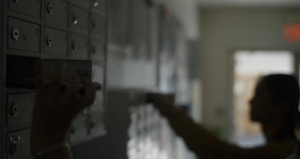 Bild 1 von 4: Handyverbot! Viele Mitarbeitende von großen Tech-Firmen wollen verhindern, dass ihre Kinder zu früh mit Mobiltelefonen und sozialen Medien in Kontakt kommen.