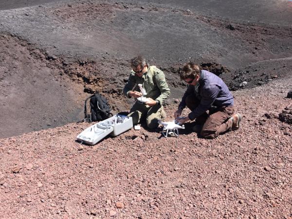 Bild 1 von 3: Rob Nelson (l.); Stefan Burns (r.)