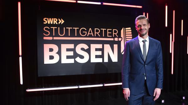 Bild 1 von 10: Die besten Talente aus allen Bereichen des Humors treten gegeneinander an. Moderator Florian Schröder