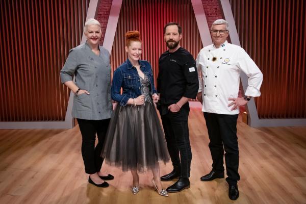 Bild 1 von 15: (v.l.n.r.) Bettina Schliephake-Burchardt; Enie van de Meiklokjes; Christian Hümbs; Günther Koerffer