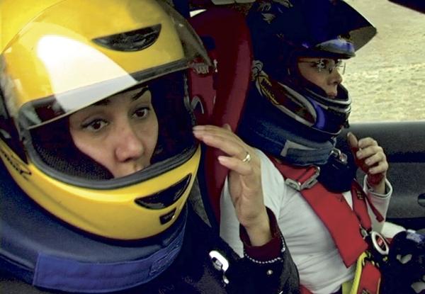 Bild 1 von 1: Als Frau im Iran: Die Rennfahrerin Sonbol gehört zu den Schnellsten im Gottesstaat.