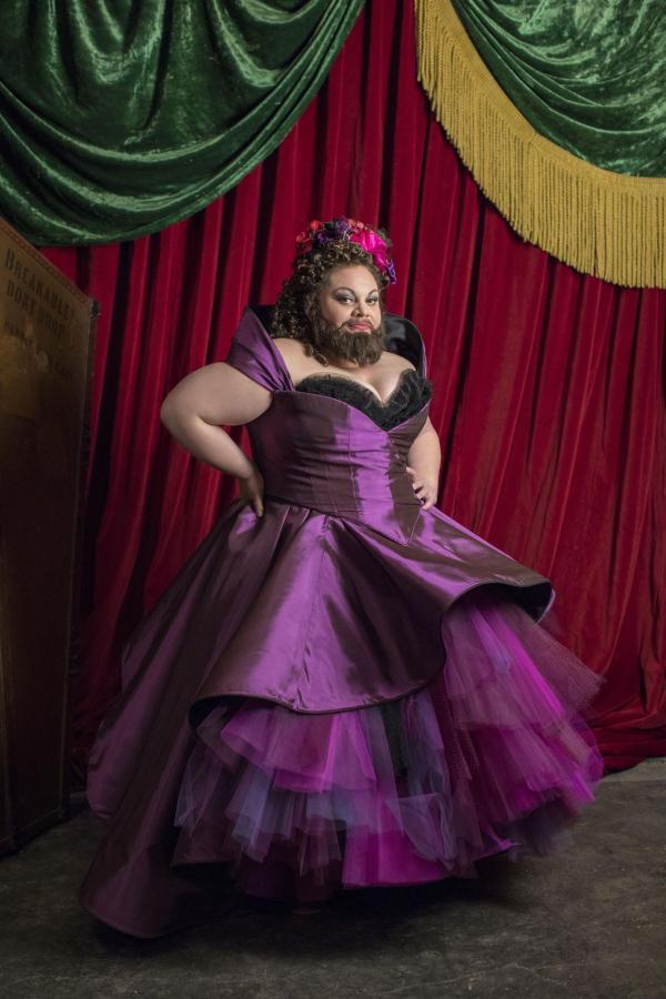 Bild 1 von 10: Lettie Lutz (Keala Settle)
