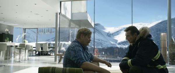 Bild 1 von 8: Brock (William Forsythe, l.); Nels Coxman (Liam Neeson, r.)