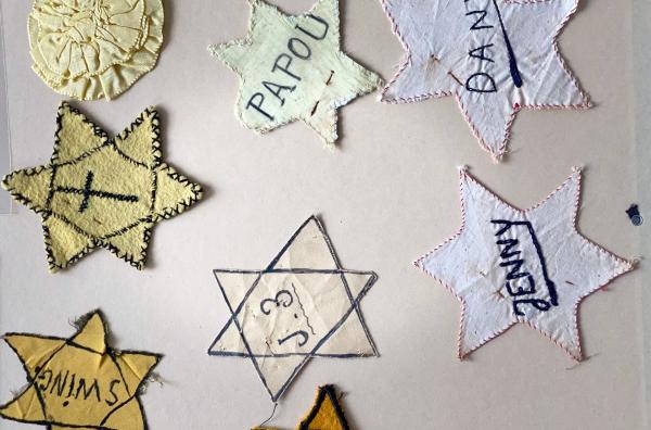 Bild 1 von 3: Der gelbe Stern wurde im Zweiten Weltkrieg von den Nationalsozialisten als Zwangskennzeichen für Personen eingeführt, die nach den Nürnberger Gesetzen von 1935 als Juden definiert worden waren.