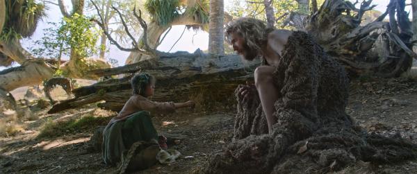 Bild 1 von 5: Harfüßerin Nori (Markella Kavenagh) freundet sich mit dem geheimnisvollen Fremden (Daniel Weyman) an.