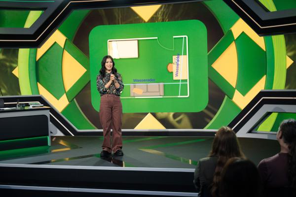 Bild 1 von 12: Laut Radiästhesie gibt es noch eine weitere Art von Strahlung - die sogenannte Erdstrahlung. Die soll aus dem Erdinnern kommen und zu diversen gesundheitlichen Problemen führen, von Kopfschmerzen über Depression bis Krebs. Doch mittels Wünschelrute soll man die Quellen der Erdstrahlung identifizieren. Das Problem ist nur - nichts davon ist physikalisch plausibel, geschweige denn nachweisbar.