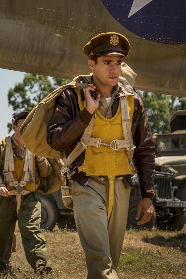 Bild 1 von 7: Yossarian (Christopher Abbott)