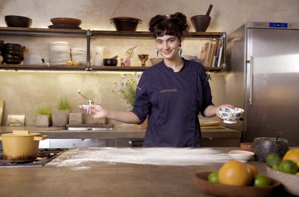 Bild 1 von 3: Lucie backt Kekse mit Bergamotte-Fenstern.