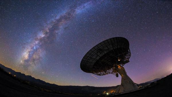 Bild 1 von 5: Ein Blick ins Unendliche: Moderne Teleskope erweitern unseren Horizont weit über die Milchstraße hinaus.
