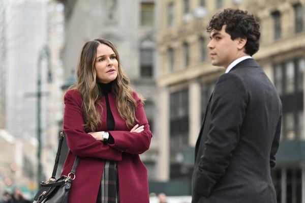 Bild 1 von 11: Isabella Colón (Yara Martinez, l.); Rafael Ramirez (Adam Irigoyen, r.)