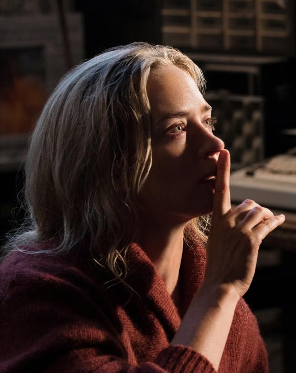Bild 1 von 6: Emily Blunt plays Evelyn Abbott in A QUIET PLACE, from Paramount Pictures.