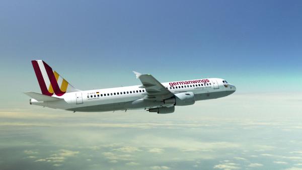 Bild 1 von 3: Germanwings-Flug 9525 startet in Barcelona und soll ursprünglich in Düsseldorf landen. Sechs Besatzungsmitglieder und 144 Passagiere befinden sich an Bord des A320.