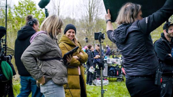 Bild 1 von 34: Im Bild: Regisseurin Catalina Molina am Set von \