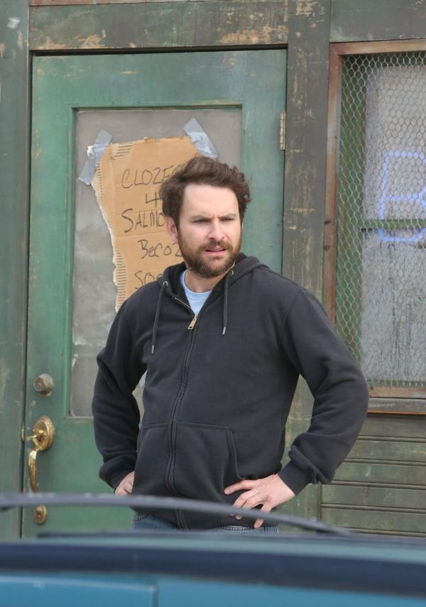 Bild 1 von 8: Charlie Kelly (Charlie Day)