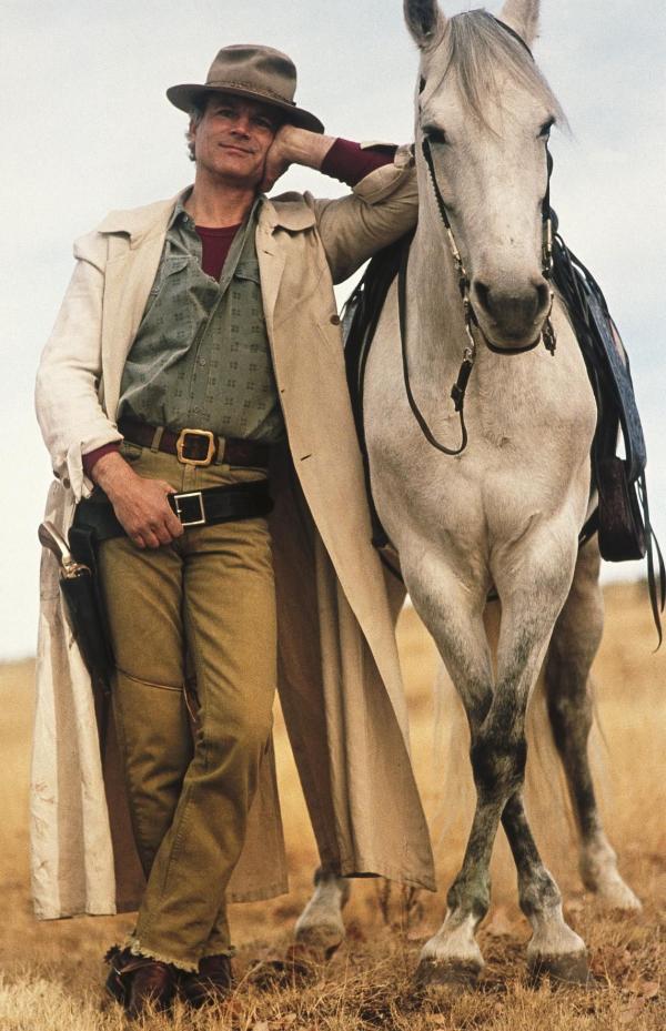 Bild 1 von 5: Der alte Gaul Jolly Jumper und sein hagerer Reiter Lucky Luke (Terence Hill) kommen in das Westernstädtchen Daisy-Town, um dort unter den Desperados aufzuräumen ...