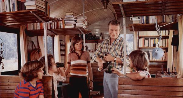 Bild 1 von 2: Johnny (Robert Jarczyk, re) und seine Mitschüler besuchen Justus? alten Freund. Der \