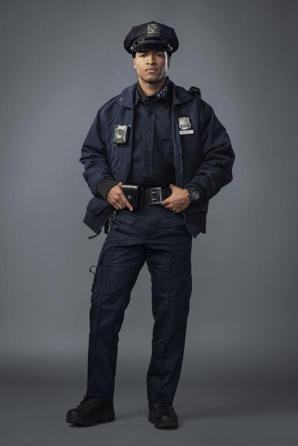 Bild 1 von 12: Officer Andre Bentley (Lavel Schley)