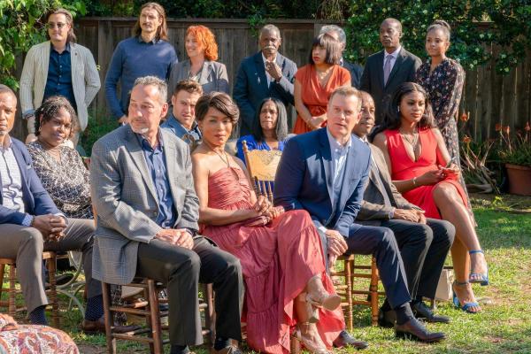 Bild 1 von 27: Im Bild: Angela Bassett (Athena Grant), Peter Krause (Bobby Nash).