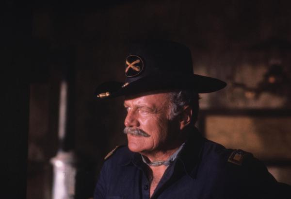 Bild 1 von 5: Colonel Morgan (Brian Keith)