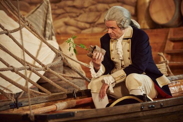 Bild 1 von 8: Matthias Matschke als Kapitän William Bligh.
