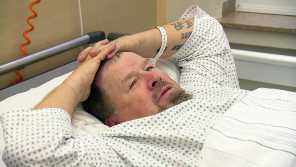 Bild 1 von 4: Für Willy steht eine Knie-OP an - und die Anspannung ist groß.