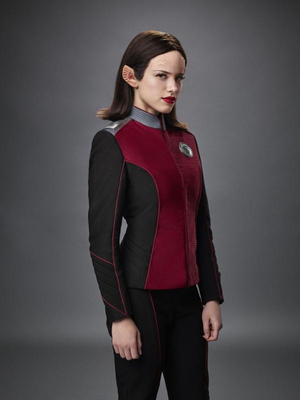 Bild 1 von 19: Lieutenant Alara Kitan (Halston Sage)