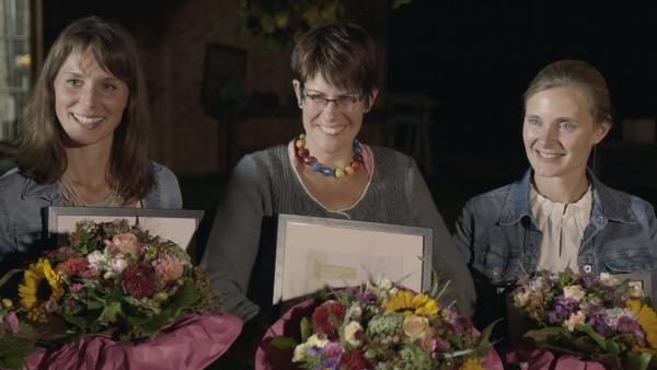 Bild 1 von 2: Von links: Maren Flessenkemper (Siegerin Vorspeise), Ute Leyh (Siegerin Nachspeise und Gesamtsiegerin) und Katarina Stahl.