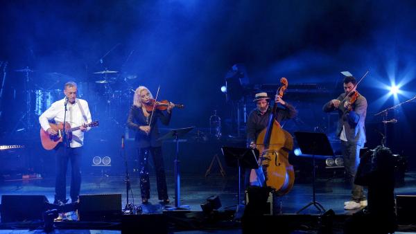 Bild 1 von 6: Hubert von Goisern, Lidia Baich und Band.