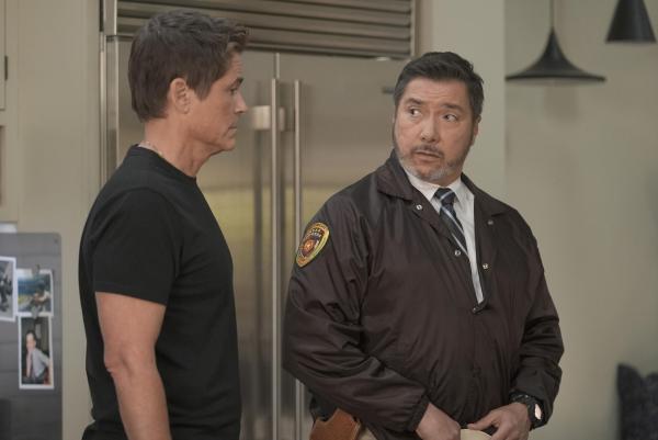 Bild 1 von 10: Owen Strand (Rob Lowe, l.); Gabriel Reyes (Benito Martinez, r.)
