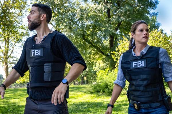 Bild 1 von 16: Special Agent Omar Adom 'OA' Zidan (Zeeko Zaki, l.); Special Agent Maggie Bell (Missy Peregrym, r.)