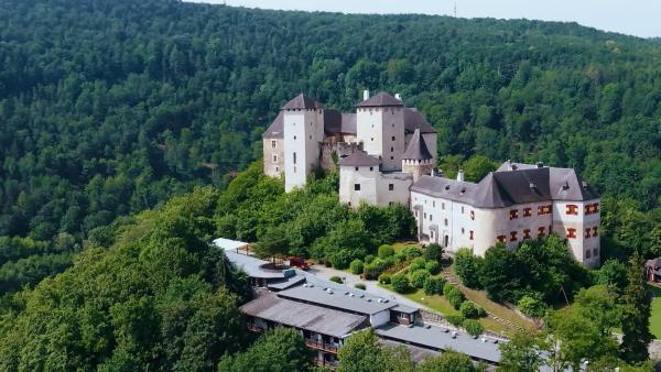 Bild 1 von 11: Im Bild: Burg Lockenhaus.