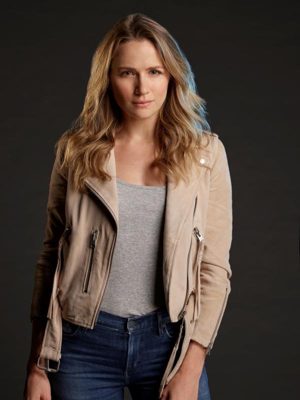 Bild 1 von 5: SHOOTER -- Season:1 -- Pictured: Shantel Vansanten as Julie Swagger -- (Photo by: Joseph Viles/USA Network)