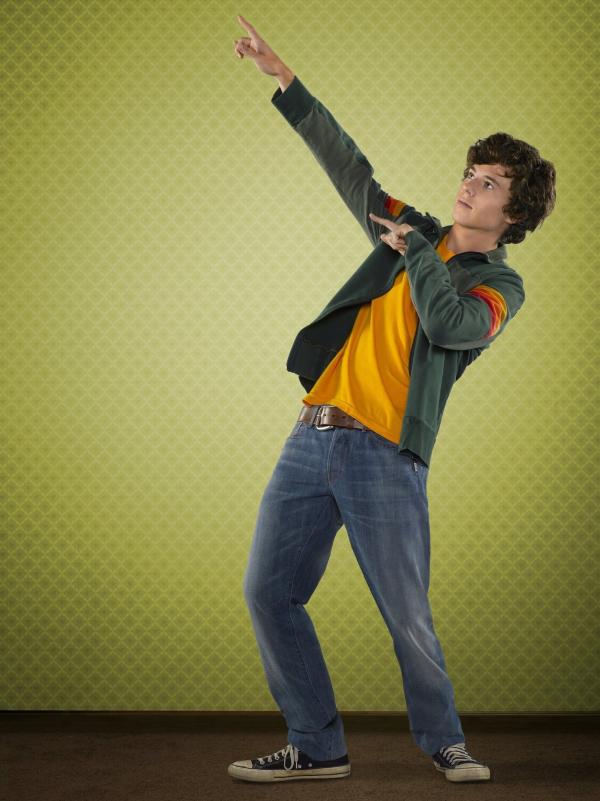 Bild 1 von 25: (5. Staffel) - Axl (Charlie McDermott) kann faul, selbstsüchtig und gemein zu seinen Geschwistern sein, doch ganz tief innen drin schlummert auch in ihm ein guter Kern ...