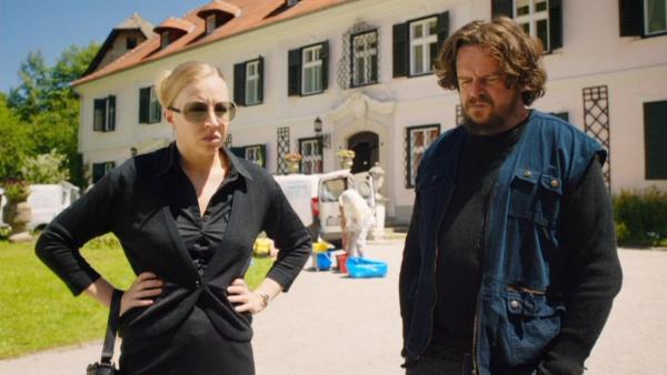 Bild 1 von 8: Im Bild: Nina Proll (Elfi Pfeisinger), Raimund Wallisch (Reinhard Matussek).