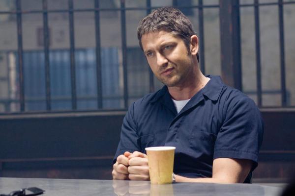 Bild 1 von 18: Erst viel spät erkennen Staatsanwalt Nick Rice und seine Kollegen, dass Clyde Shelton (Gerard Butler) während seiner Militärzeit Spezialist im Ausschalten von Personen wurde, ohne sich in deren Nähe zu befinden ...