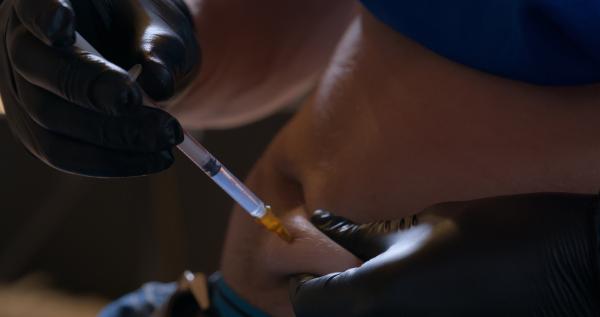 Bild 1 von 15: Injektion mit Wachstumshormonen: Looksmaxxing mit illegalen Mitteln