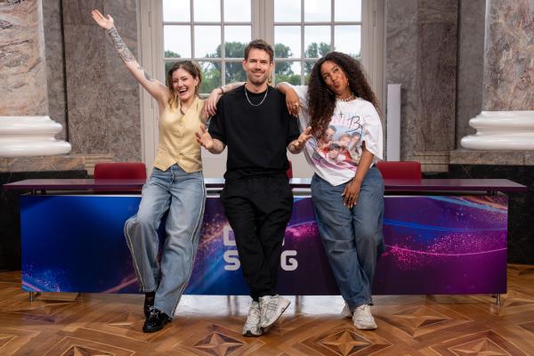 Bild 1 von 1: Die Jury mit Madeline Juno, Johannes Strate und Aisha Vibes© ZDF/Andrea Enderlein - Honorarfreie Verwendung gemäß AGB im engen inhaltlichen redaktionellen Zusammenhang mit genannter Sendung bei Nennung \