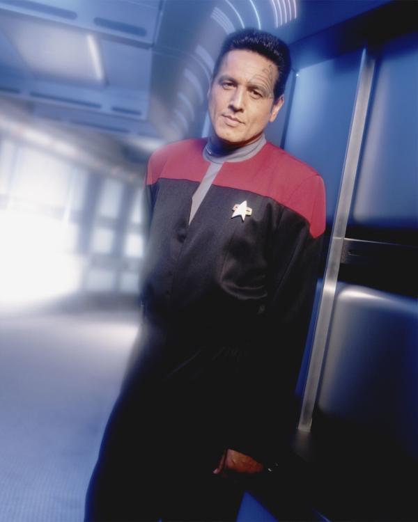 Bild 1 von 21: Robert Beltran (Chakotay)