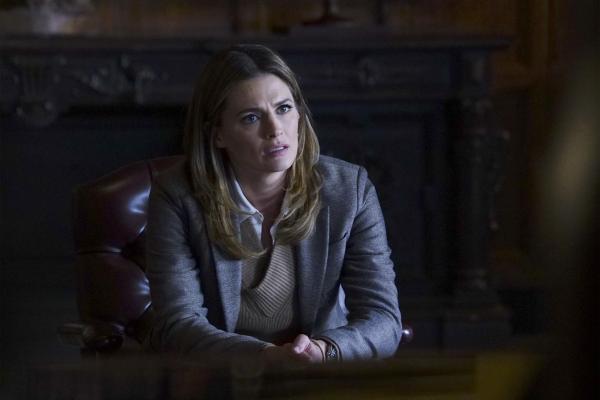 Bild 1 von 70: Schafft es Kate (Stana Katic), die hohen Tiere bei der NYPD zu überzeugen, sie zu befördern?