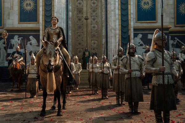 Bild 1 von 5: Míriel (Cynthia Addai-Robinson), die Königin Regentin von Númenor, hat ein Heer aufstellen lassen, um Galadriel im Kampf gegen das Böse zu unterstützen.