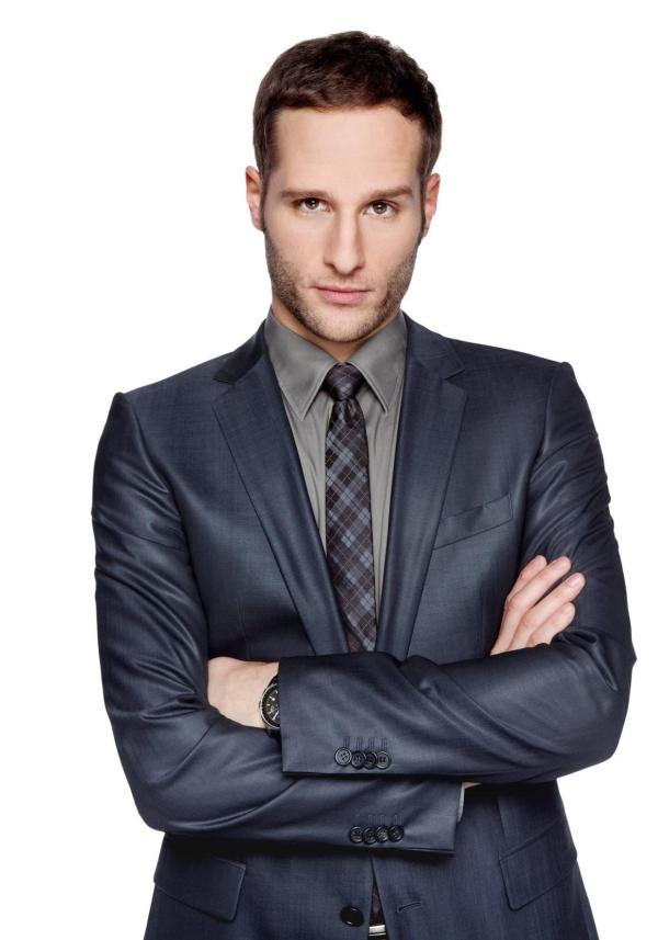 Bild 1 von 22: Um an das zu kommen, was er möchte, schreckt David Darcy (Lee Rychter) vor nichts zurück. Mit eiskalter Souveränität verkauft er falsche Tatsachen, verbreitet Unwahrheiten - ohne mit der Wimper zu zucken ...