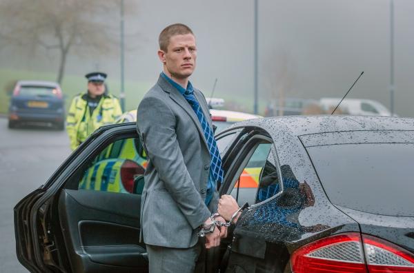 Bild 1 von 1: Tommy (James Norton, Mi.) erhält die Möglichkeit, an der Beerdigung seiner Mutter teilzunehmen ? doch auch Catherine erscheint und bringt ihn aus der Fassung.