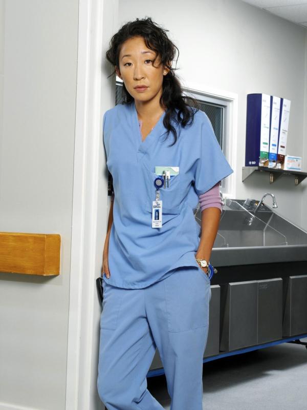 Bild 1 von 43: (2. Staffel) - Zwischen Beinahe-Zusammenbrüchen und Erfolgserlebnissen schlägt sich Dr. Cristina Yang (Sandra Oh) durch den harten Alltag ...