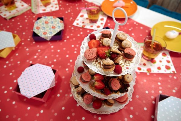 Bild 1 von 10: Im Bild: Mandelmakronen mit Schokoladenfüllung.