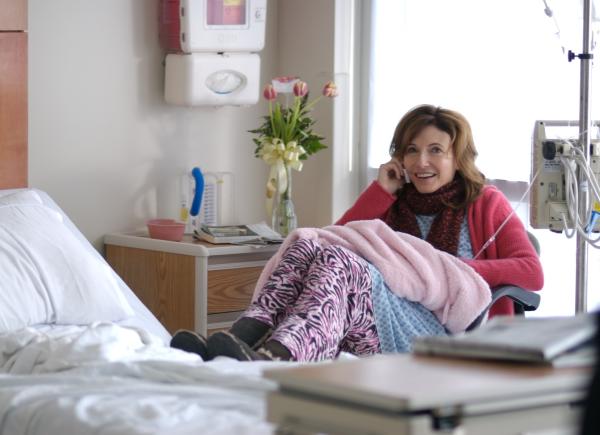 Bild 1 von 18: Carltons Mutter (Mary Steenburgen) muss eine lebensgefährliche OP machen lassen und bittet ihn deshalb, sich auf die Suche nach seinem Vater, dem legendären Baseball-Spieler Kyle Garret zu machen, der vor vielen Jahren aus ihrer beider Leben verschwand ...