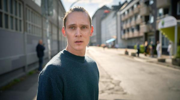 Bild 1 von 14: Im Bild: Jan Pawlak (Rick Okon) ist es nicht gelungen, Mike Majewski zu fassen.