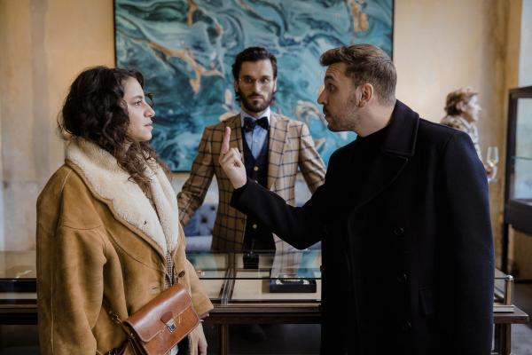 Bild 1 von 9: Marie (Almila Bagriacik, l.); Jacob (Edin Hasanovic, r.)