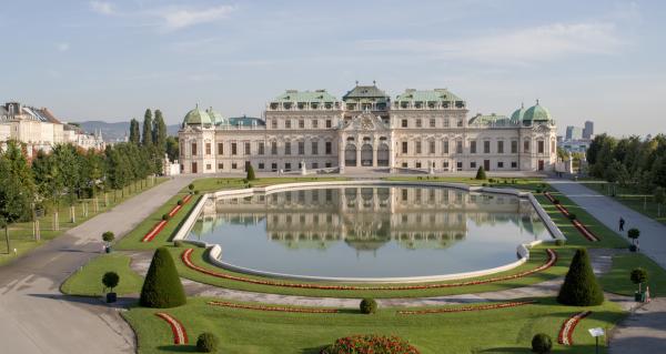 Bild 1 von 9: Schloss Belvedere.