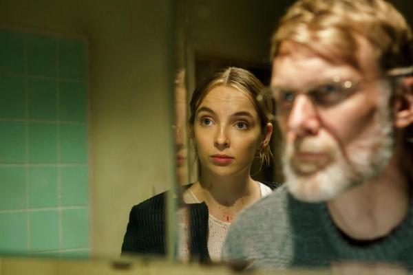 Bild 1 von 6: Villanelle (Jodie Comer, l.); Frank Haleton (Darren Boyd, r.)