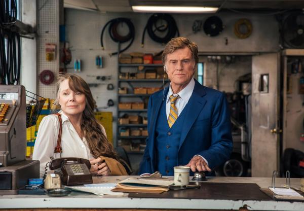 Bild 1 von 4: Jewel (Sissy Spacek, l.); Forrest Tucker (Robert Redford, r.)